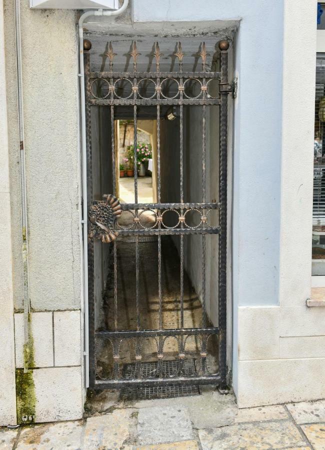 Apartment Cecilija Sinj Exterior photo